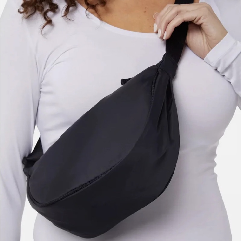 NWT 32 Degrees Unisex Crossbody Bag Color Black One Size Unisex